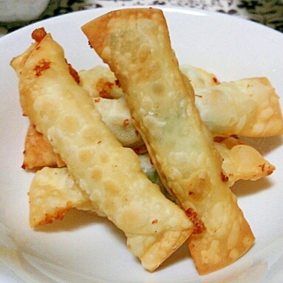 おつまみに 餃子の皮でチーズと大葉揚げ レシピ 作り方 By Maaaata 楽天レシピ